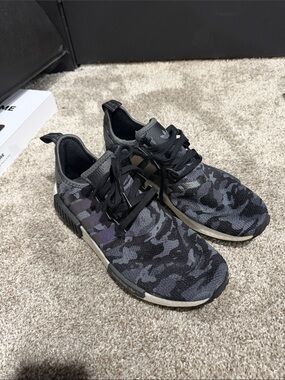 adidas Men’s Black & Gray Camo Knit Sneakers